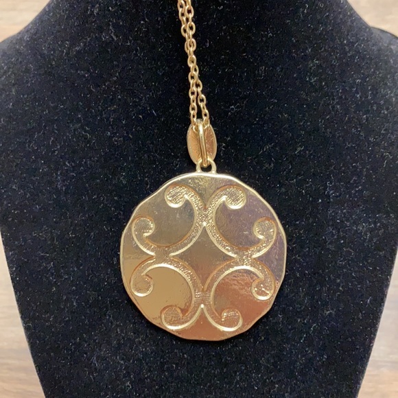 Filigree Red Gold Statement Pendant Necklace - Picture 3 of 4